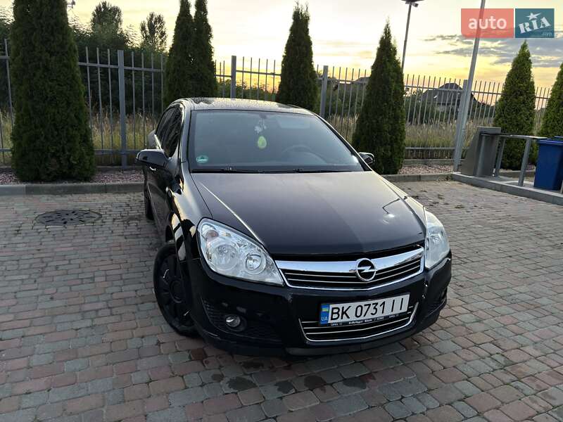 Седан Opel Astra 2009 в Сарнах