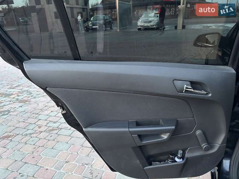 Седан Opel Astra 2009 в Сарнах