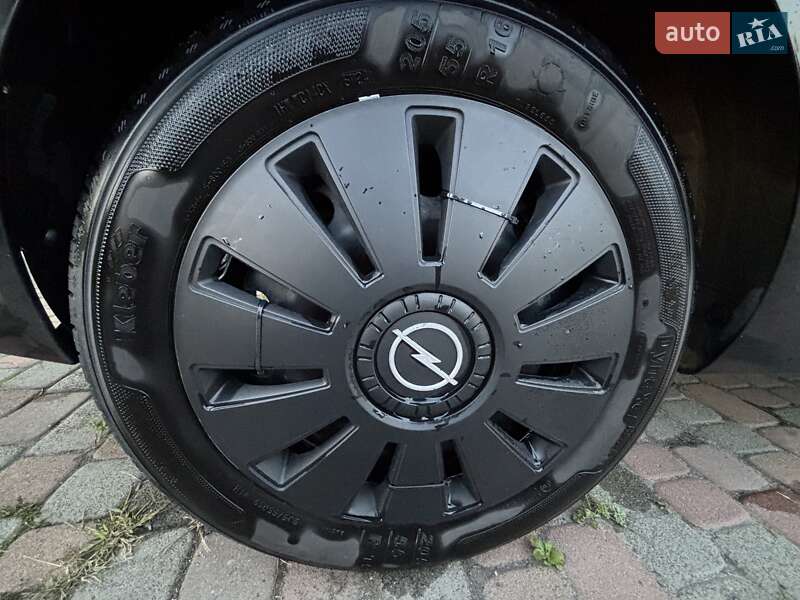 Седан Opel Astra 2009 в Сарнах