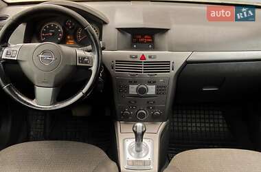 Хэтчбек Opel Astra 2007 в 