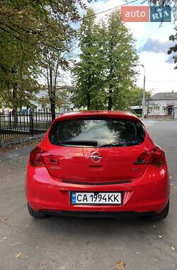 Хэтчбек Opel Astra 2010 в 
