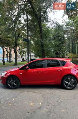 Хэтчбек Opel Astra 2010 в 