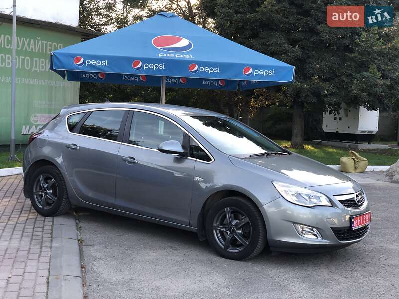 Opel Astra 2011