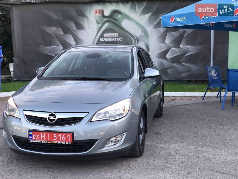 Хэтчбек Opel Astra 2011 в Львове
