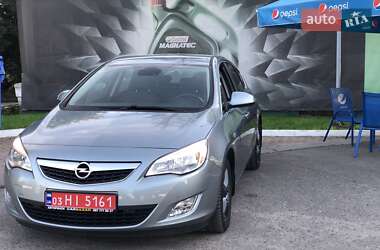 Хэтчбек Opel Astra 2011 в 
