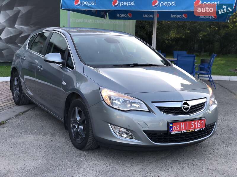 Хэтчбек Opel Astra 2011 в Львове