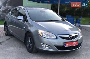 Хэтчбек Opel Astra 2011 в 