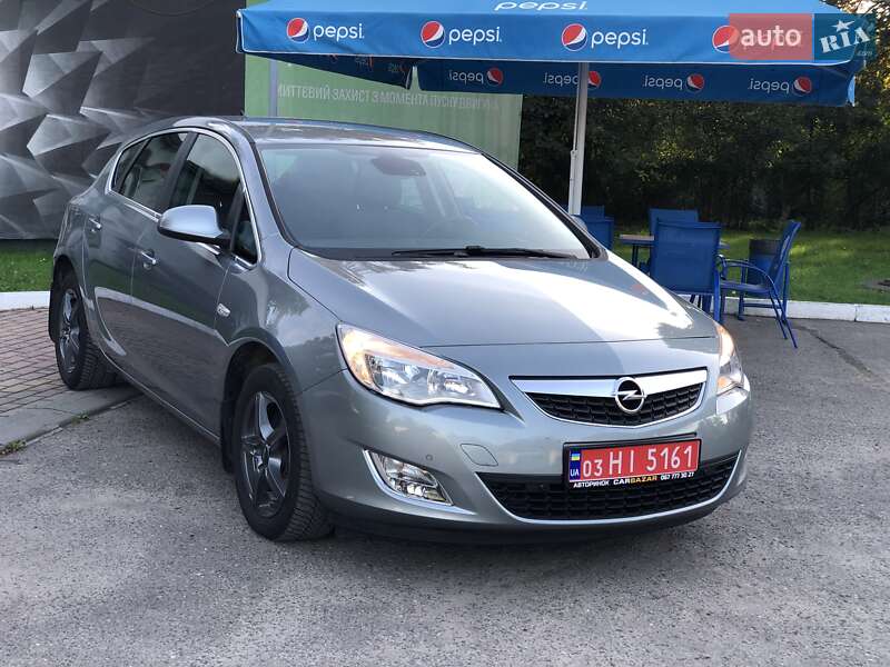 Хэтчбек Opel Astra 2011 в Львове