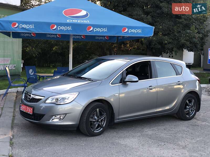 Хэтчбек Opel Astra 2011 в Львове