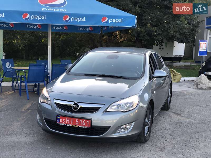 Хэтчбек Opel Astra 2011 в Львове