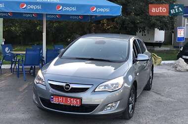 Хэтчбек Opel Astra 2011 в 