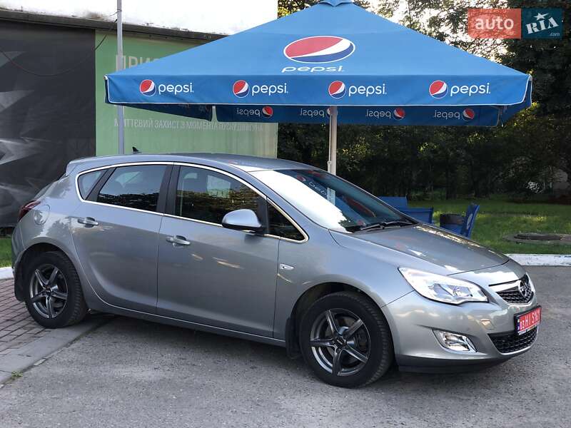 Хэтчбек Opel Astra 2011 в Львове