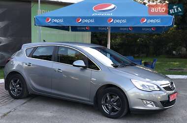 Хэтчбек Opel Astra 2011 в 