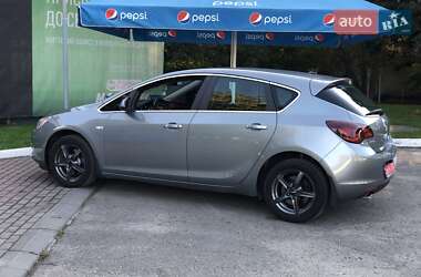 Хэтчбек Opel Astra 2011 в 