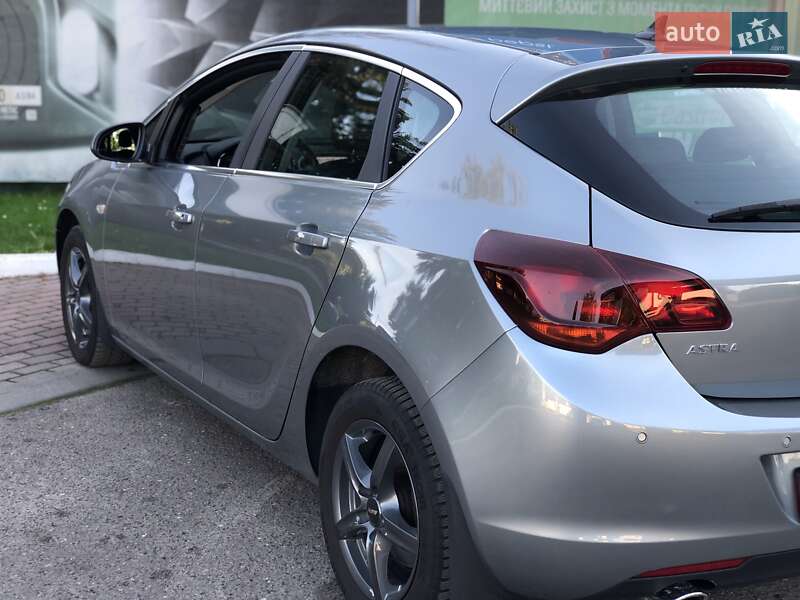 Хэтчбек Opel Astra 2011 в Львове