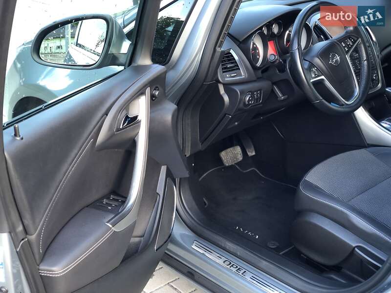 Хэтчбек Opel Astra 2011 в Львове