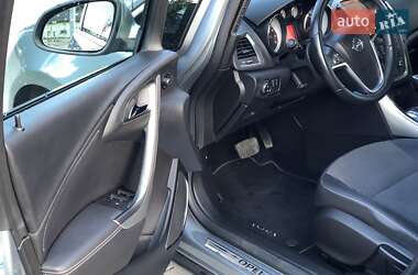 Хэтчбек Opel Astra 2011 в 
