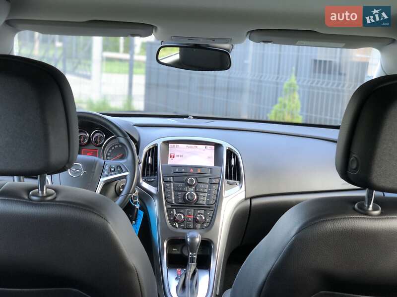 Хэтчбек Opel Astra 2011 в Львове