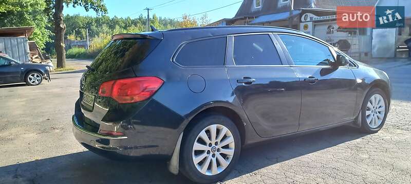Універсал Opel Astra 2013 в Сторожинці