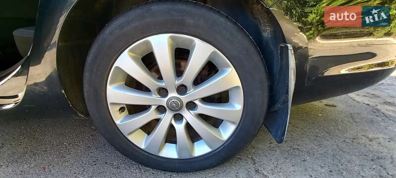 Універсал Opel Astra 2013 в Сторожинці