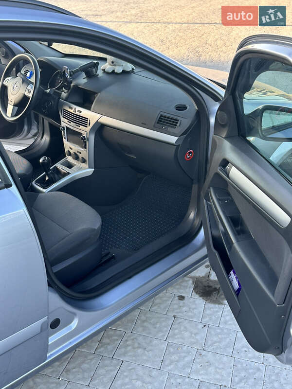 Универсал Opel Astra 2009 в Львове