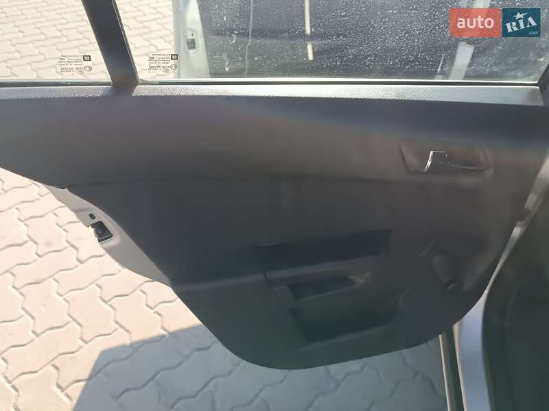 Хэтчбек Opel Astra 2012 в Львове