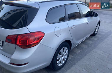 Универсал Opel Astra 2012 в 