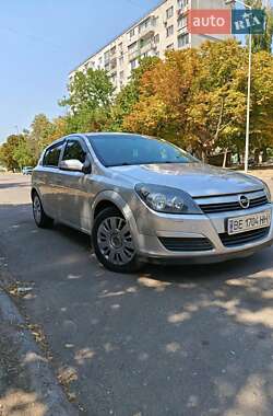 Хэтчбек Opel Astra 2005 в 