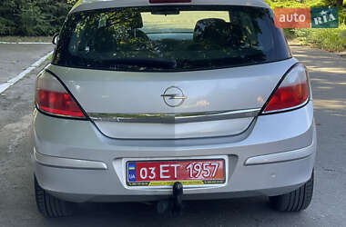 Хэтчбек Opel Astra 2005 в 