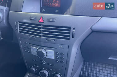 Хэтчбек Opel Astra 2005 в 