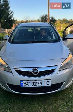 Универсал Opel Astra 2011 в Львове