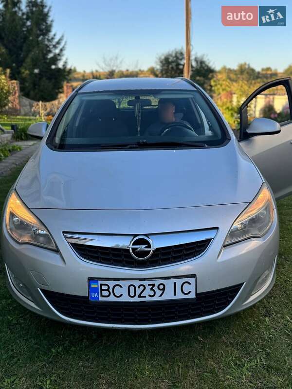 Opel Astra 2011