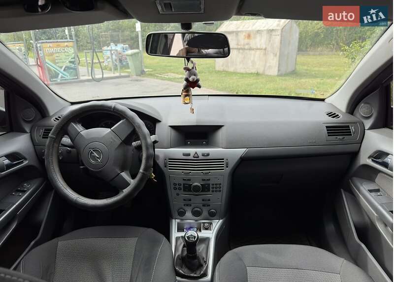 Хетчбек Opel Astra 2011 в Нововолинську