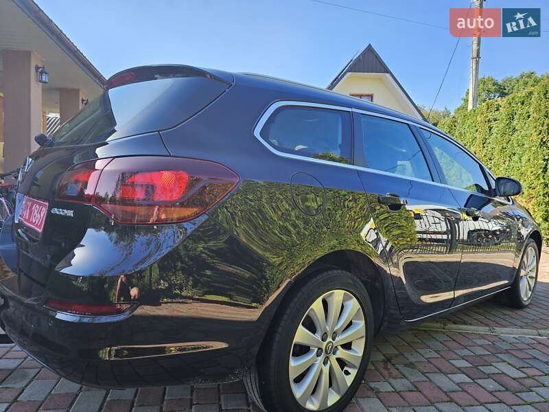Универсал Opel Astra 2011 в Калуше