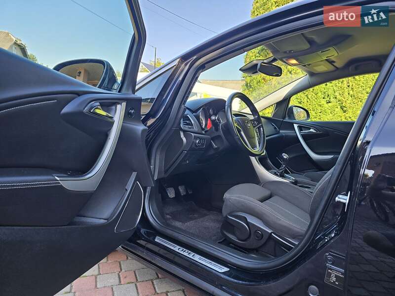 Универсал Opel Astra 2011 в Калуше