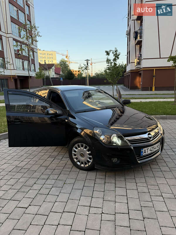 Хэтчбек Opel Astra 2009 в Ивано-Франковске
