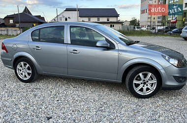 Седан Opel Astra 2011 в 