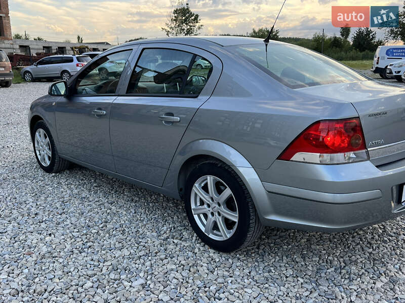 Седан Opel Astra 2011 в Калуші