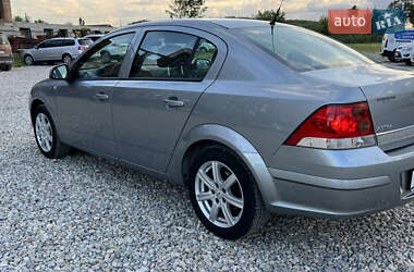 Седан Opel Astra 2011 в 