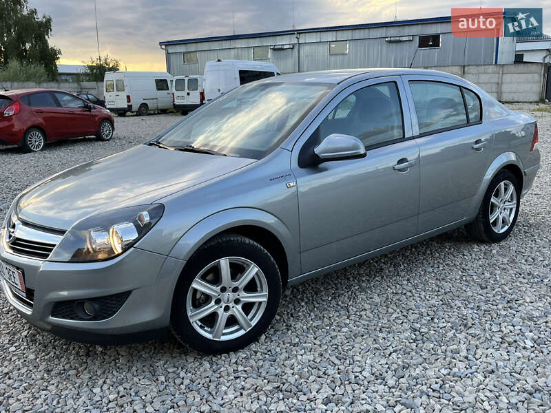 Седан Opel Astra 2011 в Калуші