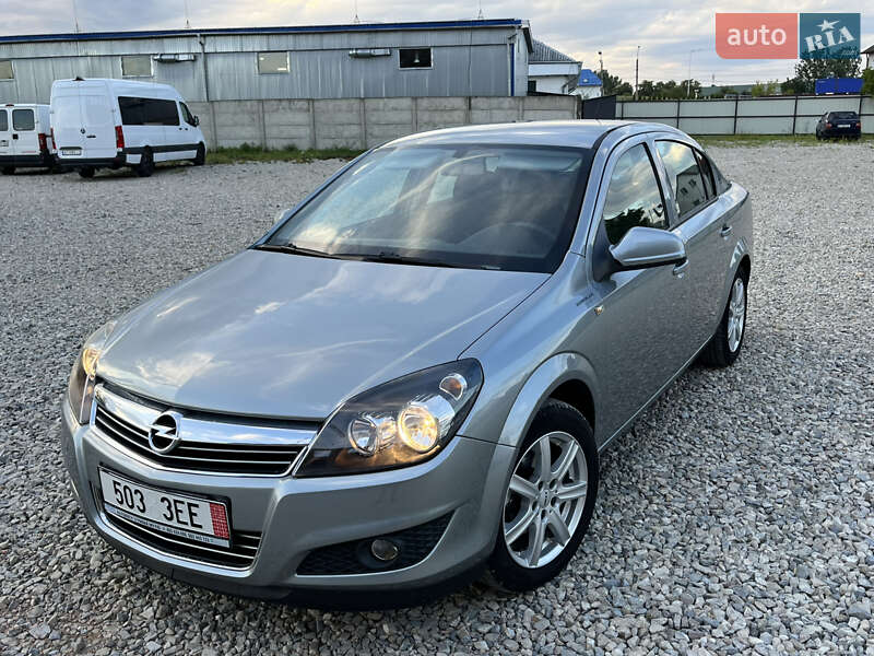 Седан Opel Astra 2011 в Калуші