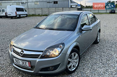 Седан Opel Astra 2011 в 