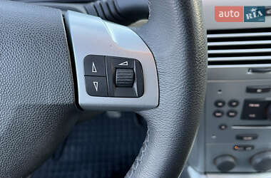 Седан Opel Astra 2011 в 