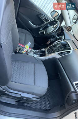 Универсал Opel Astra 2013 в 