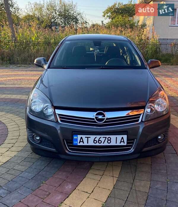 Универсал Opel Astra 2010 в 