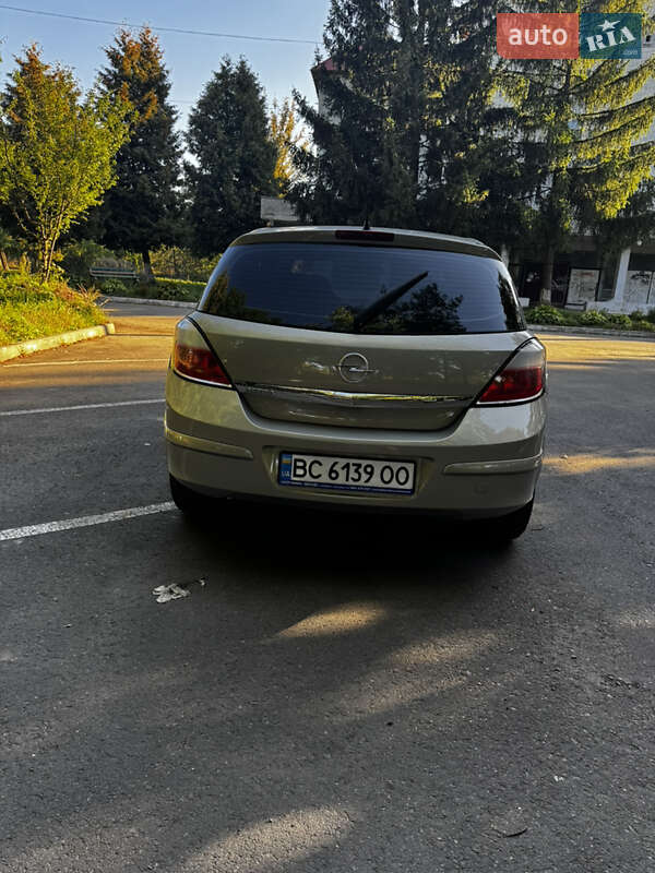 Хэтчбек Opel Astra 2006 в Дрогобыче
