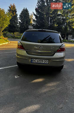 Хэтчбек Opel Astra 2006 в 