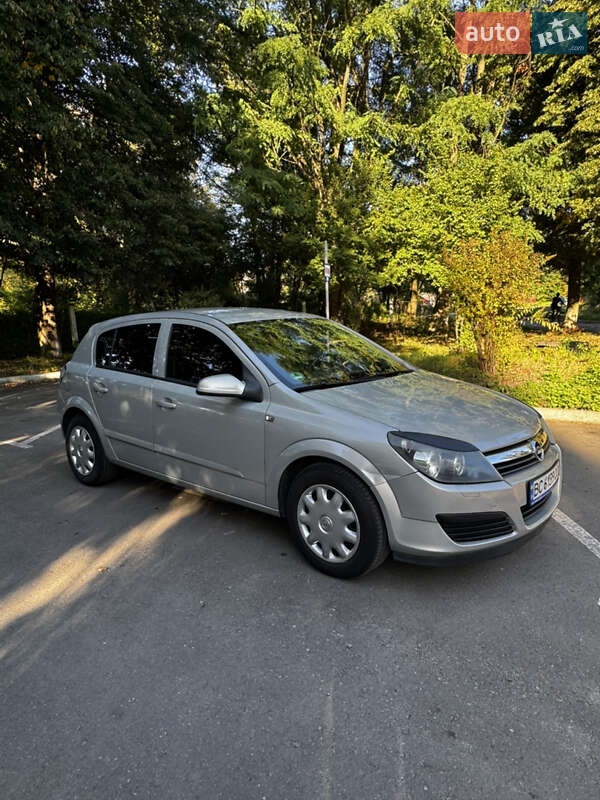 Хэтчбек Opel Astra 2006 в Дрогобыче