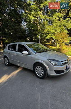 Хэтчбек Opel Astra 2006 в 