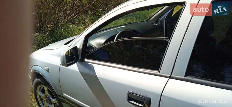 Седан Opel Astra 2005 в Кременчуге